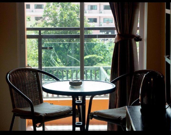 Lucky Inn Residency Pattaya Zimmer foto